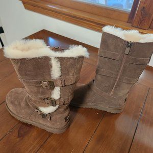 NWOB UGG AUSTRALIA KIDS GIRLS WOMENS SIZE 3 YOUTH FITS WOMEN EU 33